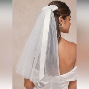 Dreamy Adoration White Satin Bow Hair Clip Veil